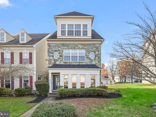16454 Kenneweg Ct, Woodbridge, VA 22191