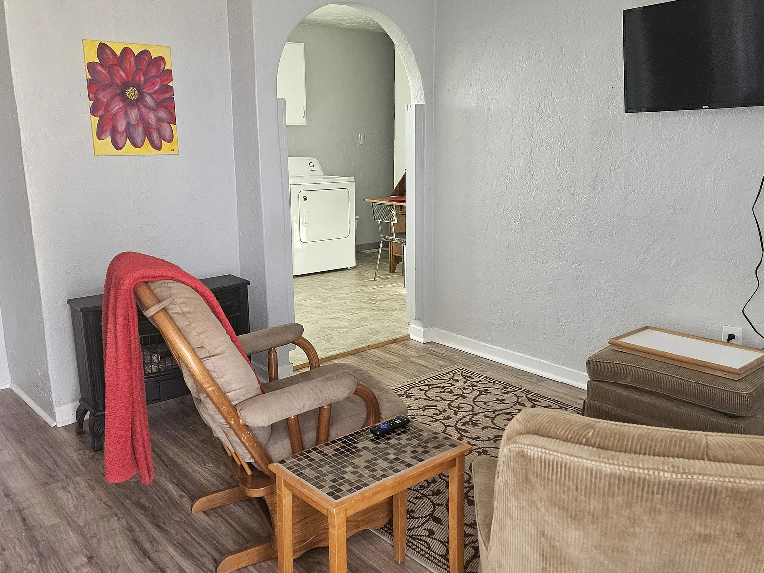 304 S Country Club Dr — Photo 2