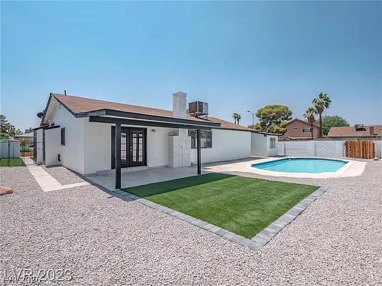 6488 Creston Ave — Photo 33