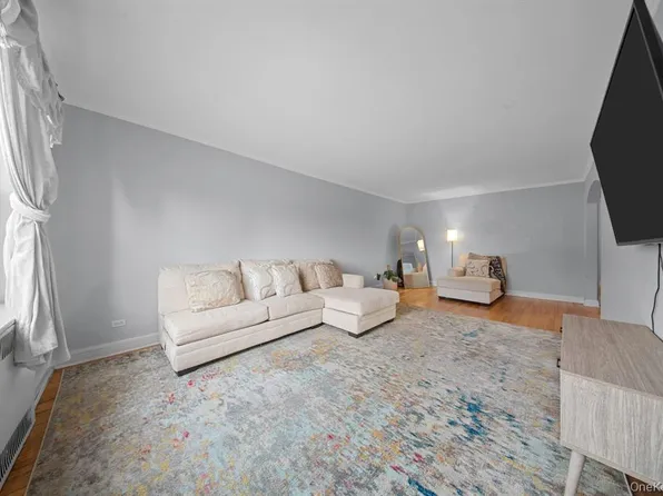 98-120 Queens Boulevard image 11 of 29