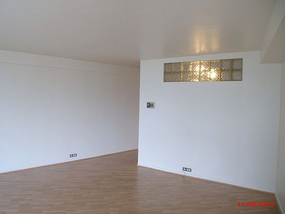 Living ROom looking toward hallway