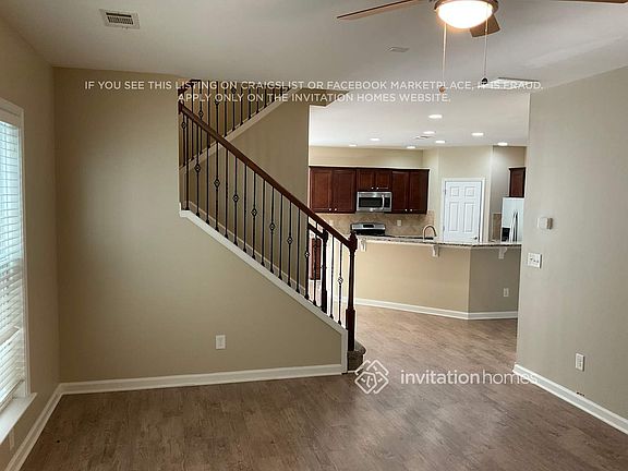 5th image of 160 Edgewater Trl