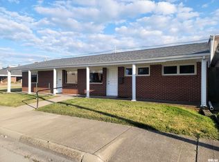 119 W 2nd St, Flora, IL 62839