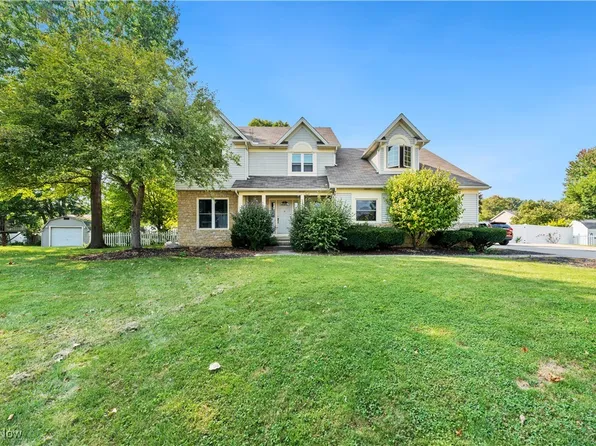 107 Keswick Ct, Amherst, OH 44001