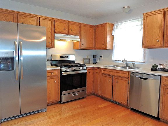 5th image of 396 Joyce Ave