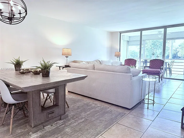 901 W Cypress Ln #201 — Photo 17