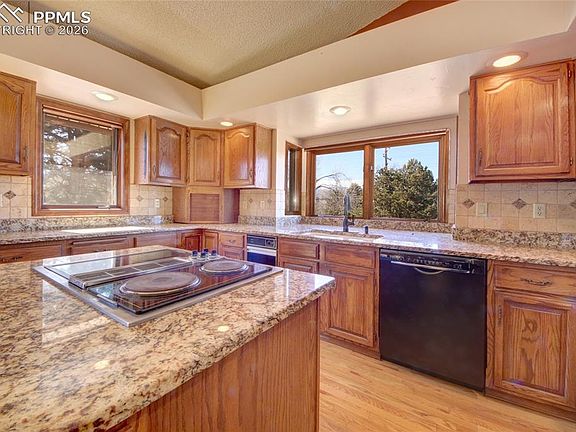 5th image of 7407 Grashio Dr