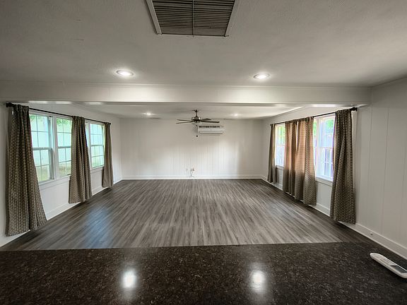 Living room / dining room (20ft x 19ft)