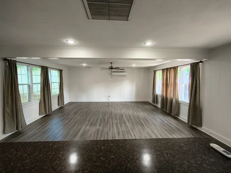 Living room / dining room (20ft x 19ft)