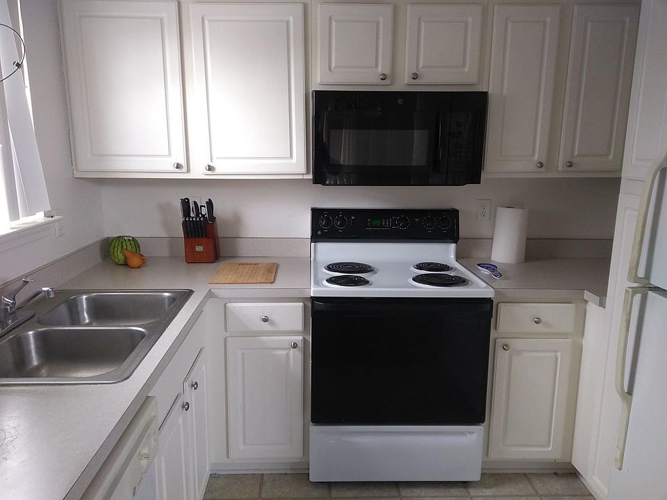 1st image of 43421 Claremont Dr E