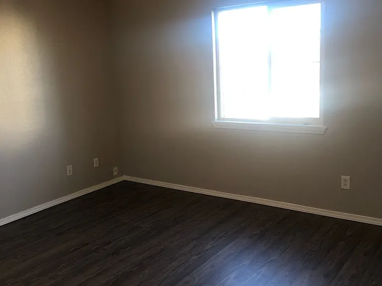 1423 E Dakota Ave — Photo 10