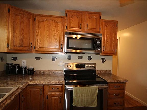 4th image of 212 Willard St