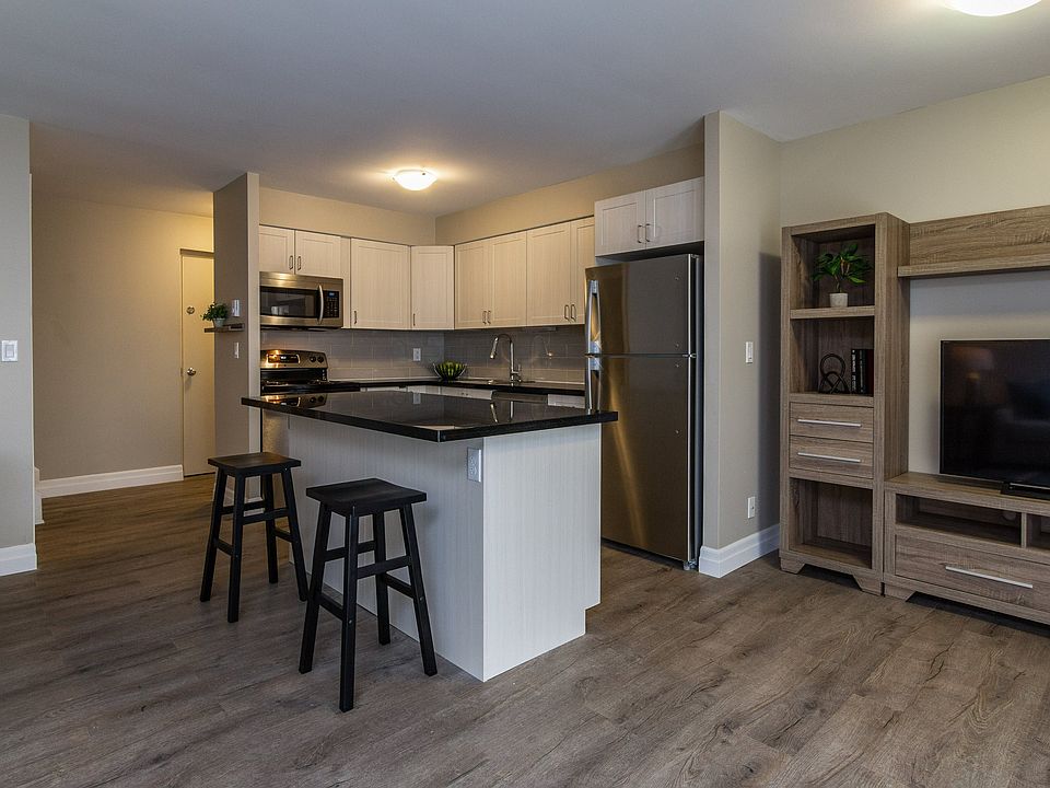 1st image of 103 Amherst Dr #101