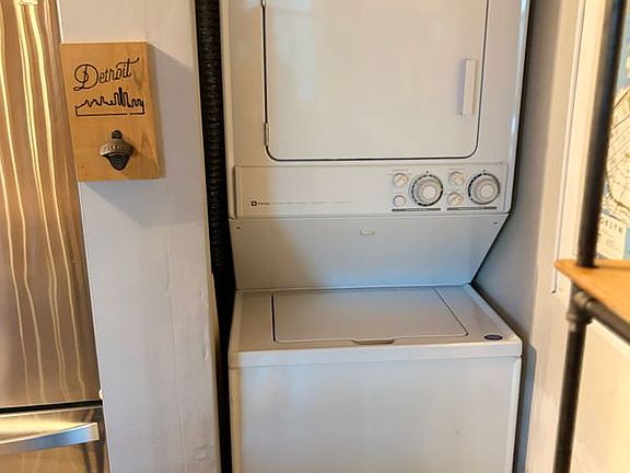 3rd image of 6533 E Jefferson Ave APT 233E