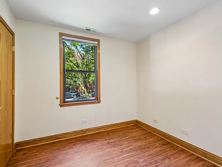 1354 W George St #1 — Photo 4