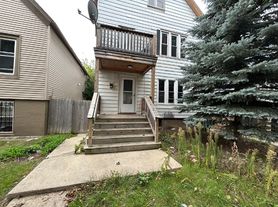 2443 S 9th St, Milwaukee, WI