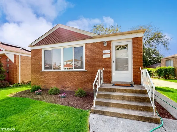 8209 S Tripp Ave, Chicago, IL 60652