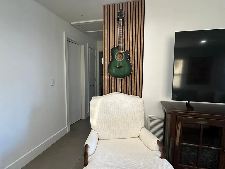 300 Central Dr — Photo 13