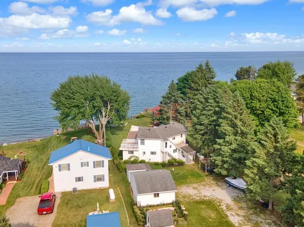 4308 N Grandview Beach Dr, Deckerville, MI 48427