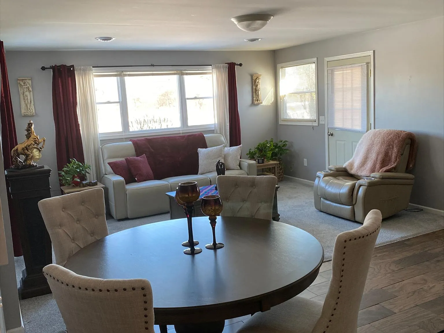 2 bed, 1400 sqft, $2,100 — Photo 2