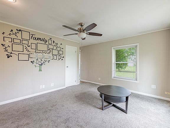 3rd image of 2329 Carnation Dr Unit 2329