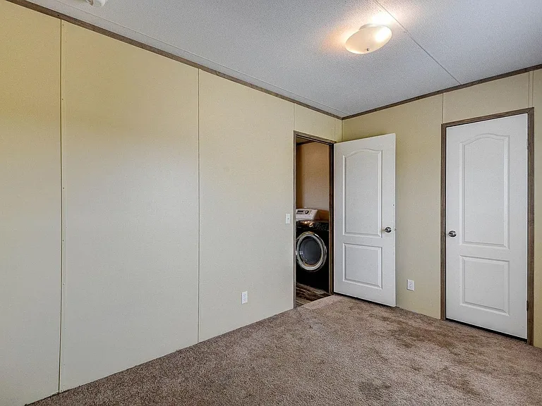 2245 Ben Blvd — Photo 11