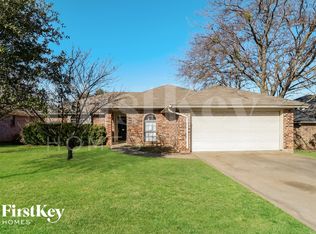 1120 Andrew St, Crowley, TX 76036