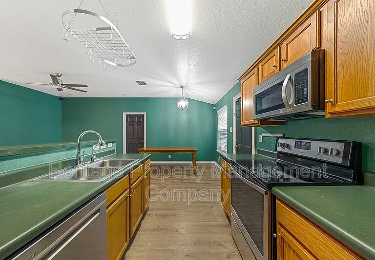719 Eagle Trl — Photo 13