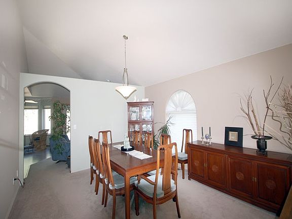 4th image of 403 E Bridlewood Ln