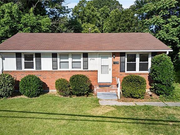 2nd image of 2546 Rosemary Dr