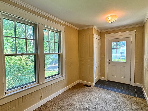 3rd image of 518 S Swain Ave