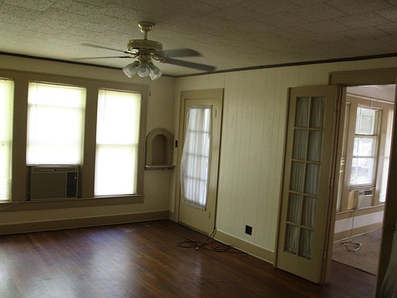 Large Living Room with Oak floors