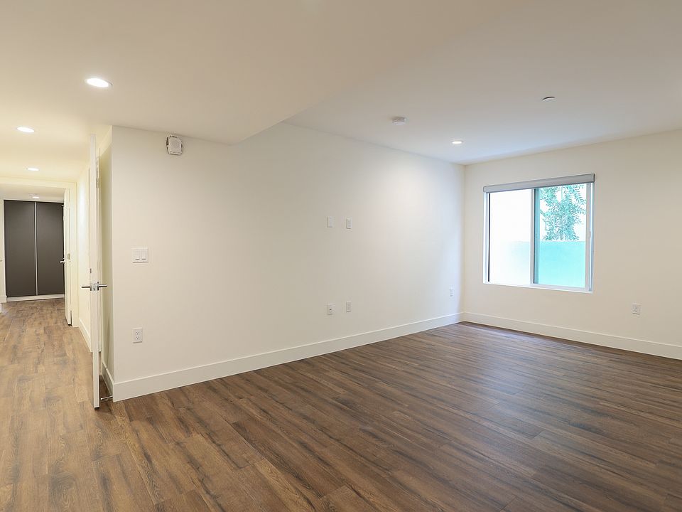 Large-Size Bedroom with Recessed Lighting, Vinyl Flooring, and Windows