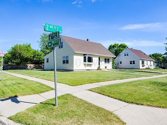 3rd image of 601 2nd St E