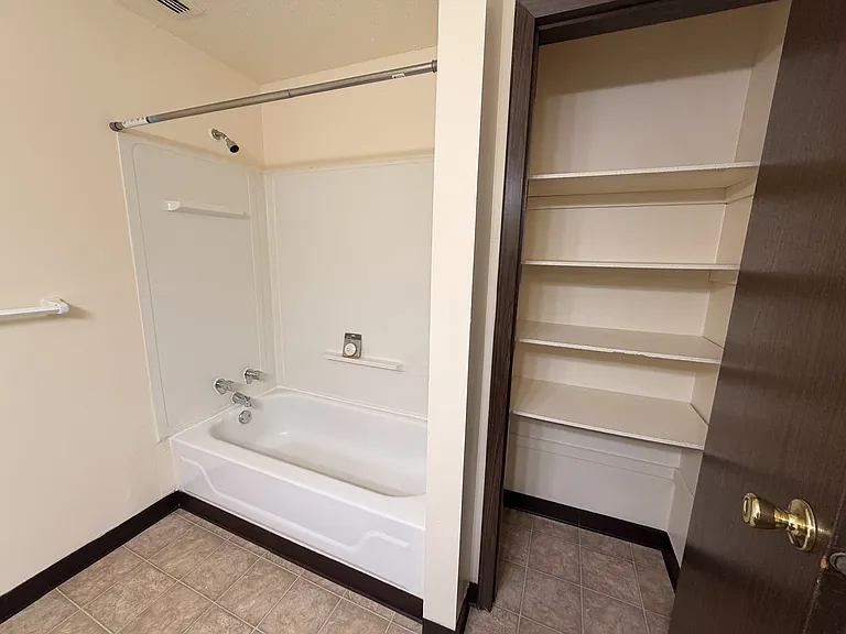 Kimberly Club Apartments — Photo 111