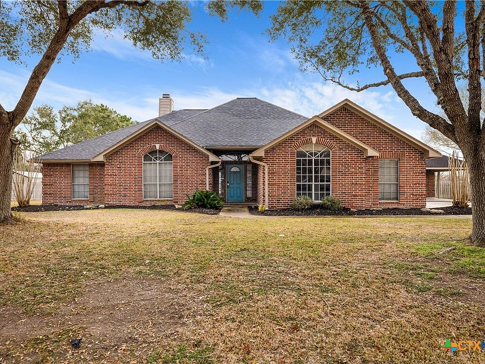 1st image of 390 Park Ln
