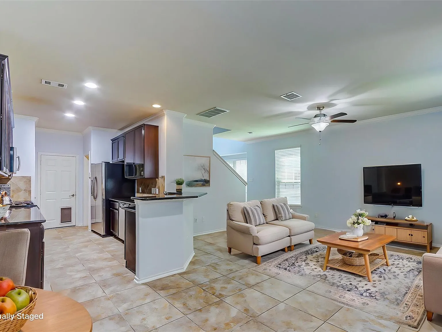 3 bed, 2.5 bath, 1567 sqft, $2,200 — Photo 2