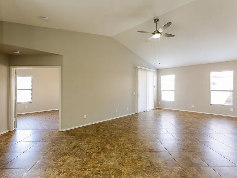 1058 S Sierra St — Photo 4