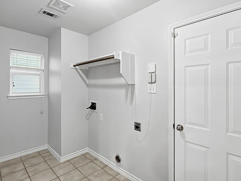 1632 Balboa Ln — Photo 14