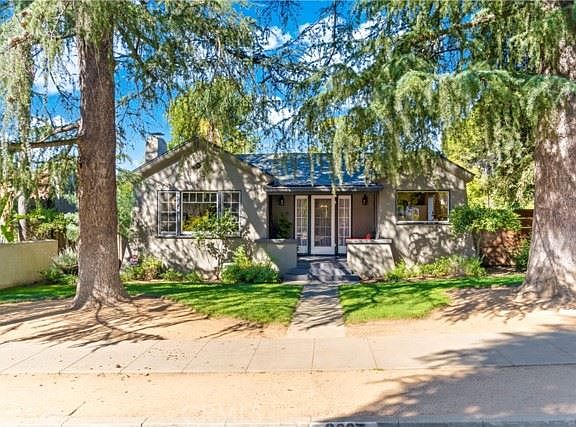 2nd image of 2637 Glenrose Ave