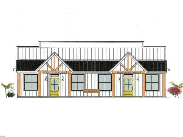 724 N Howe St, Southport, NC 28461