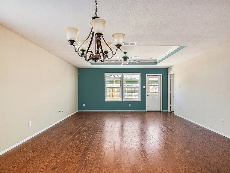304 Chert Ln — Photo 2