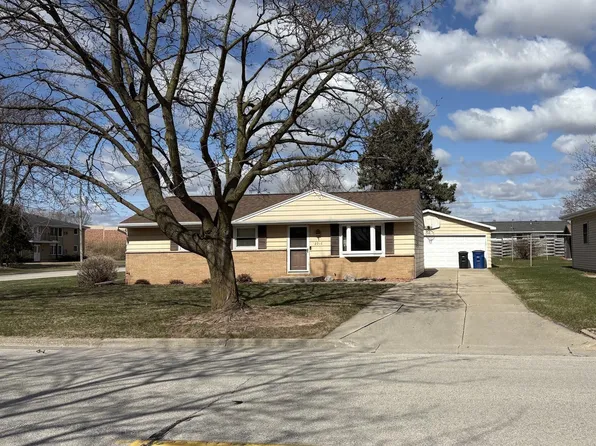 2216 Marlee Ln, Green Bay, WI 54304
