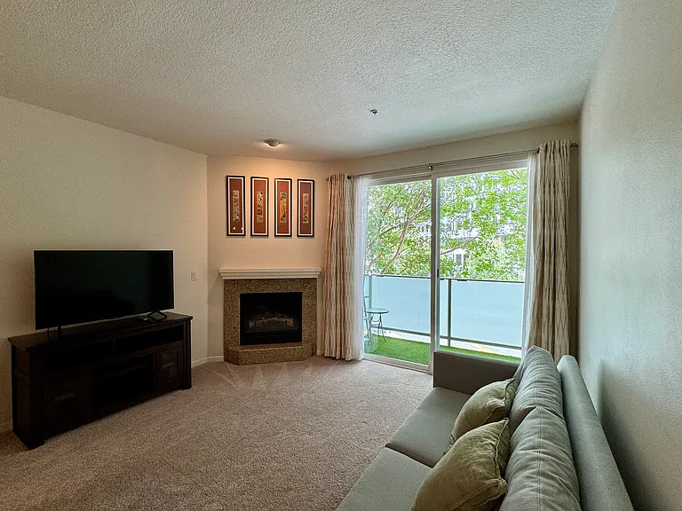 160 S Hudson Ave #211 — Photo 15