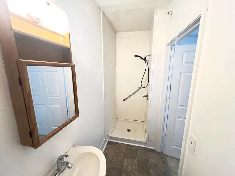 917 B Ave — Photo 7