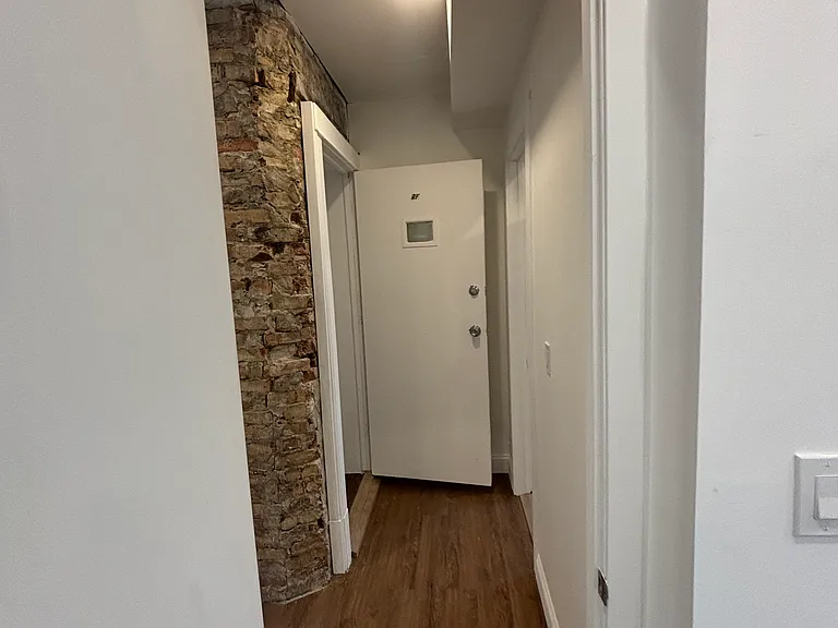 740 N Spaulding Ave #2F — Photo 12