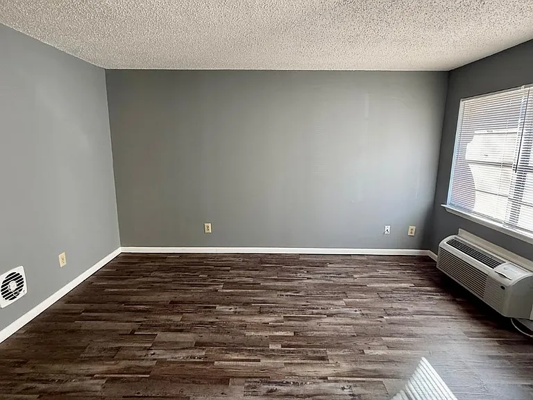 3022-3024 Bernice Dr #3022 — Photo 2