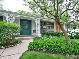 735 Carriage Hill Dr, Glenview, IL
