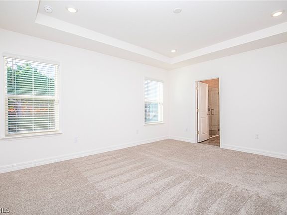 4th image of 3008 SE 1st Ave