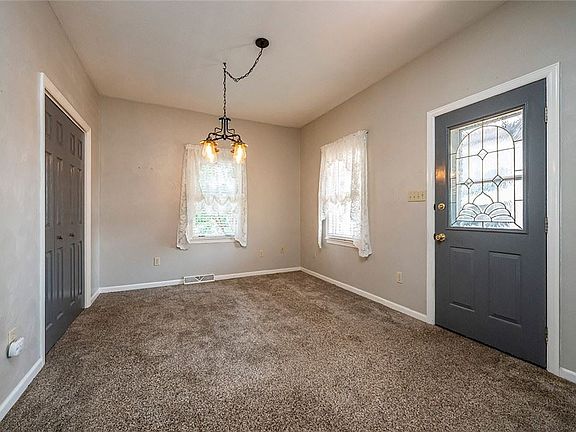5th image of 137 Westminster Ave